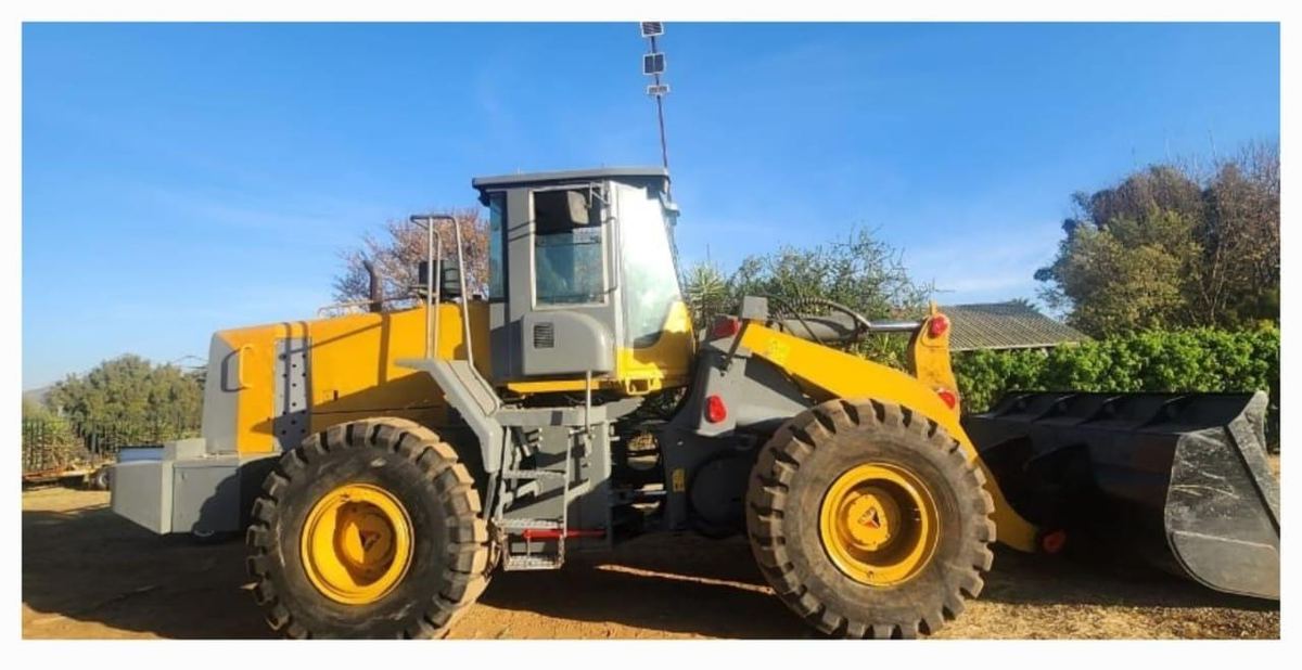 Front-end wheel loader on a Bold T plant hire site